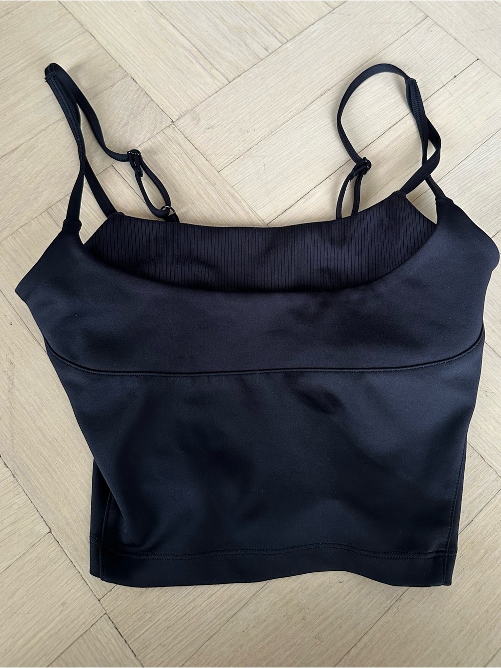Alo Yoga Airlift Street Goddess Bra Tank in Black XS